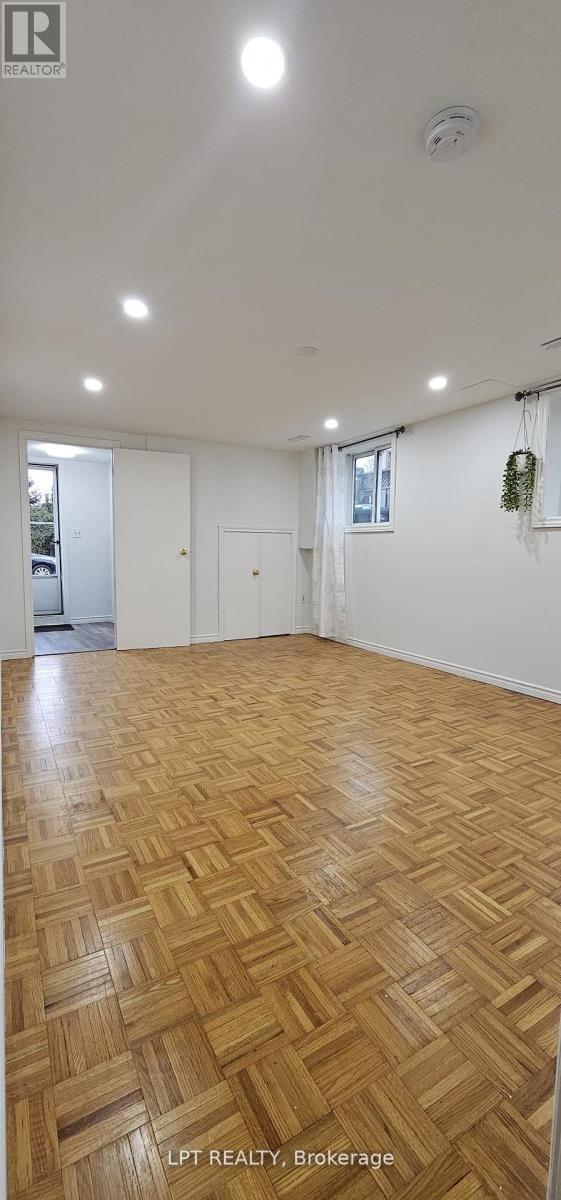 382 Pinemeadow Ave in Mississauga, ON - Building Photo - Building Photo