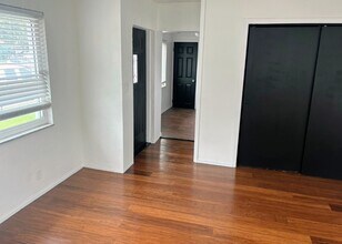 1704 Freeman St S, Unit #1 in St. Petersburg, FL - Building Photo - Building Photo