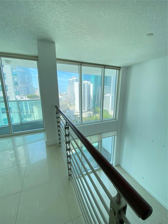 41 SE 5th St, Unit 2102 in Miami, FL - Building Photo