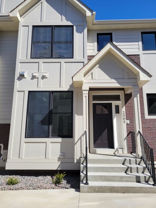 2303 Simply Living Ln in Hudson, WI - Building Photo