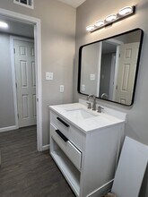 9745 Long Point Rd in Houston, TX - Building Photo - Building Photo