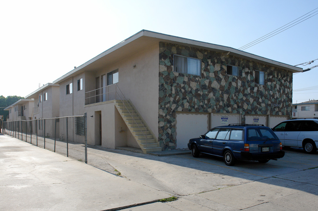 11944 Grevillea Ave in Hawthorne, CA - Foto de edificio