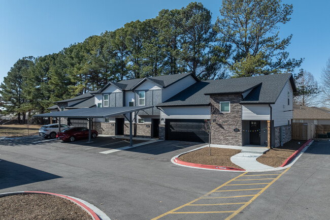 Station 7 Townhomes in Fayetteville, AR - Building Photo - Building Photo