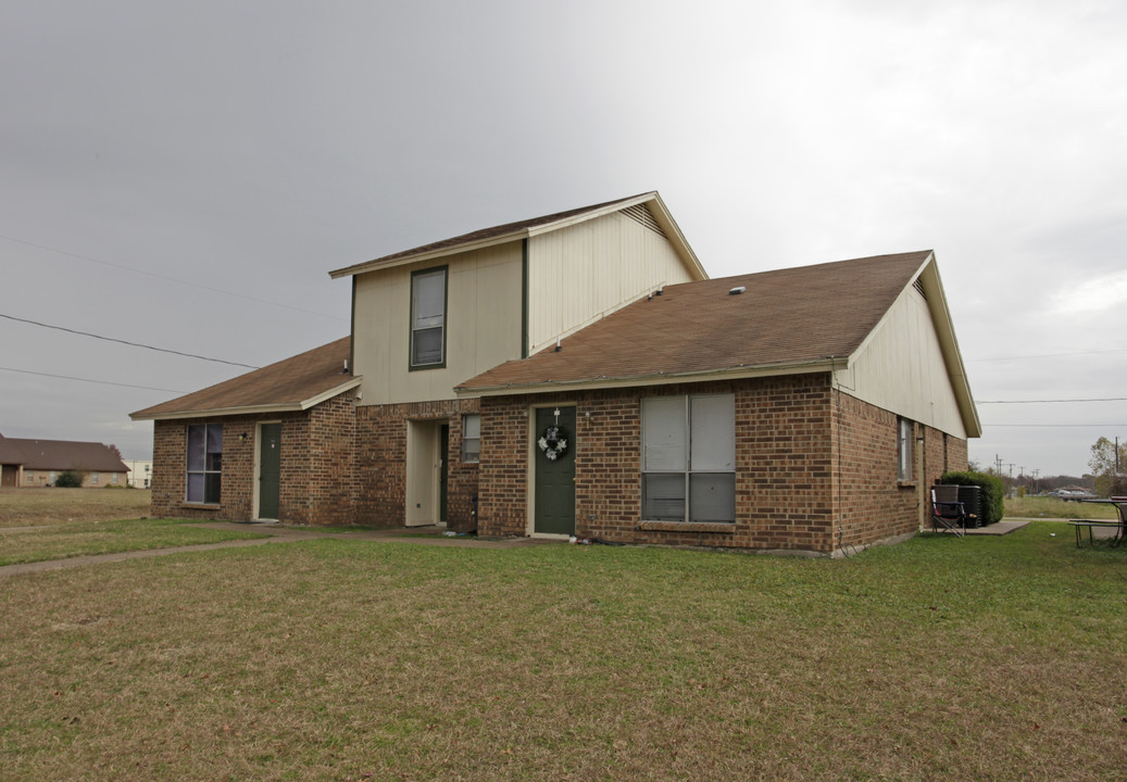 421 SW Thomas St in Burleson, TX - Building Photo