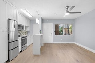 6330 SW 79th St, Unit 4 in South Miami, FL - Building Photo