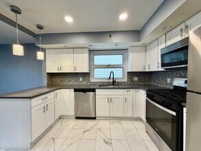 182 W 32nd St in Bayonne, NJ - Building Photo - Building Photo