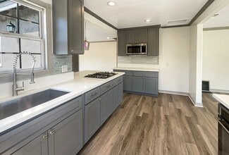 734 W 139th St in Gardena, CA - Foto de edificio - Building Photo