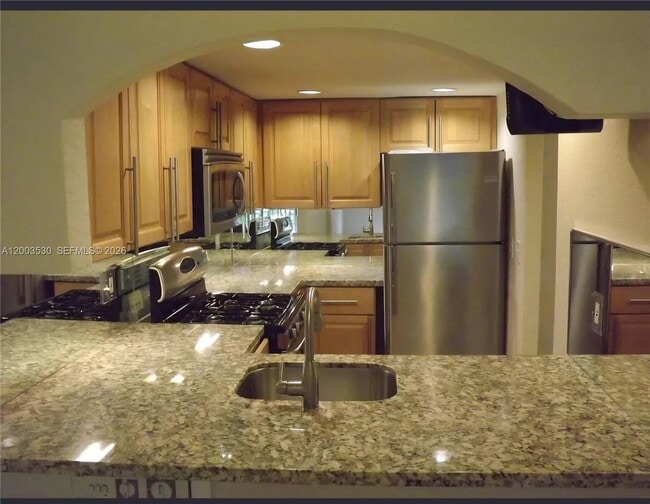 6709 N Kendall Dr in Miami, FL - Building Photo - Building Photo