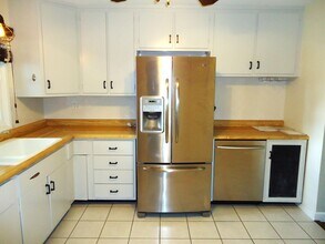 680 White Pine Rd in Buffalo Grove, IL - Building Photo - Building Photo