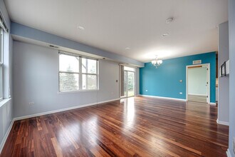 1215 Waverly Dr in Volo, IL - Building Photo - Building Photo