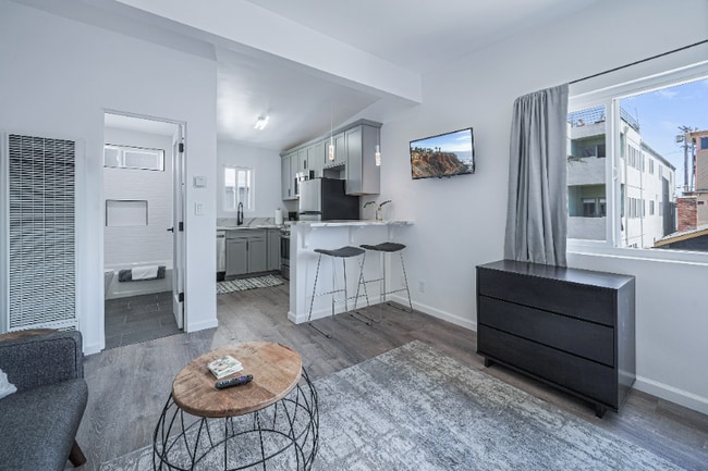 21 S Venice Blvd in Los Angeles, CA - Building Photo - Building Photo