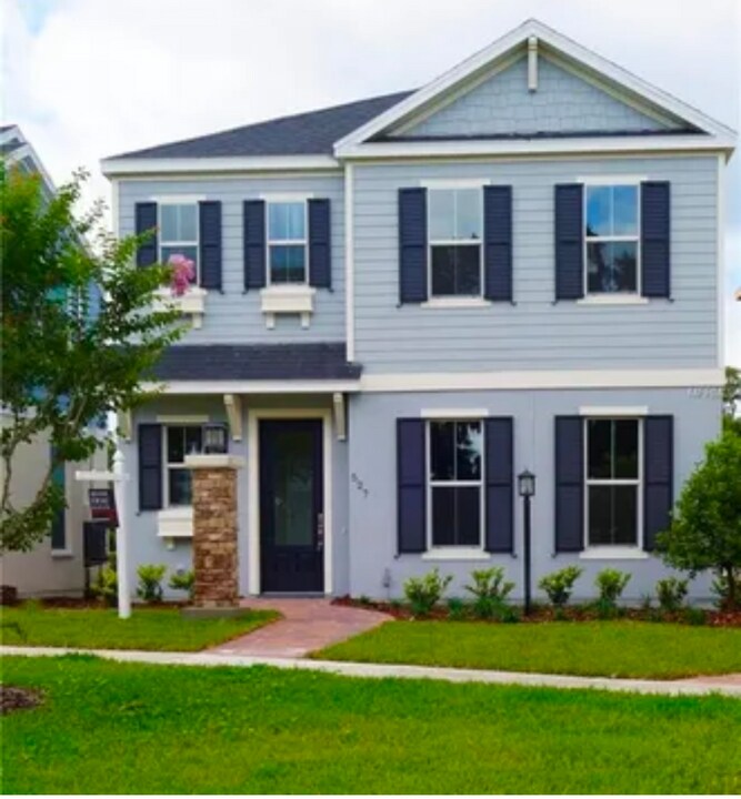 527 Jetstar Ln in Oldsmar, FL - Building Photo