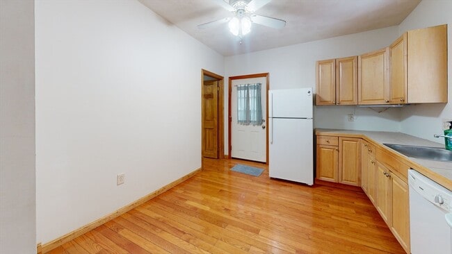 64 Paris St in Medford, MA - Building Photo - Building Photo