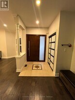 419 Seneca Ct in Newmarket, ON - Building Photo