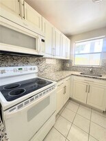 8200 Sunrise Lakes Blvd in Sunrise, FL - Building Photo