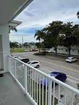 9300 E Bay Harbor Dr in Bay Harbor Islands, FL - Building Photo