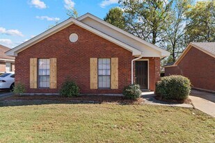 2744 Country Brook Dr in Montgomery, AL - Building Photo