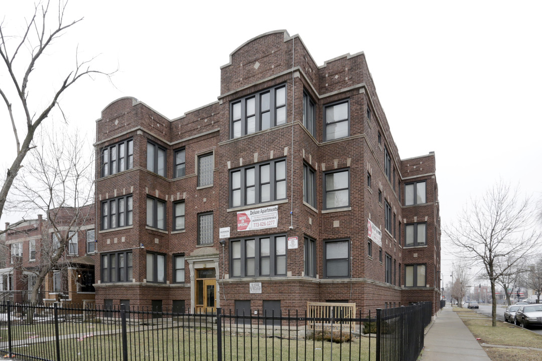 New Horizon Apartments in Chicago, IL - Building Photo