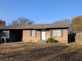 1718 Mignon Dr in Arlington, TX - Building Photo