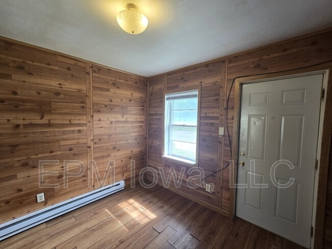 2836 Independence Ave in Waterloo, IA - Foto de edificio - Building Photo