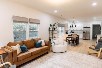 215 Kerr Ave in Murfreesboro, TN - Foto de edificio - Building Photo