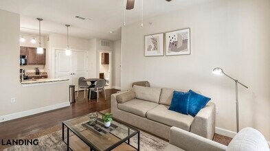 2745 Westpointe Dr, Unit 931 in New Braunfels, TX - Foto de edificio - Building Photo