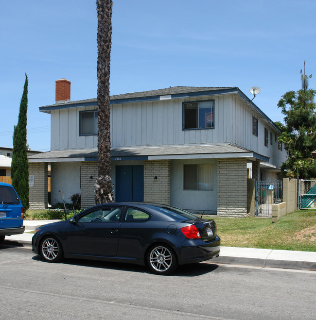 7881 Glencoe Ave in Huntington Beach, CA - Foto de edificio - Building Photo