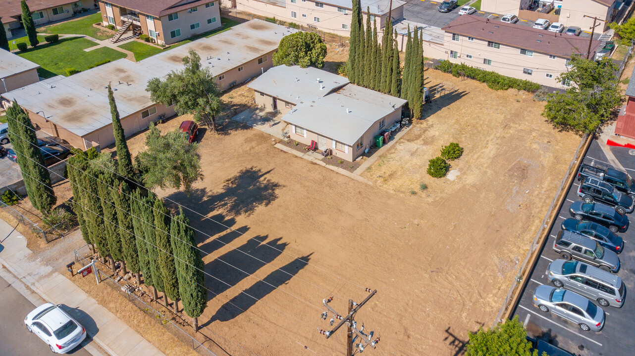 885 Cherry Ave in Beaumont, CA - Building Photo