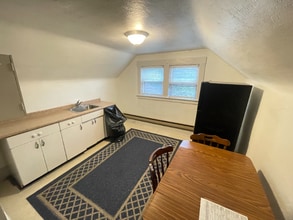 3132 Meadowbrook Blvd in Cleveland Heights, OH - Foto de edificio - Building Photo