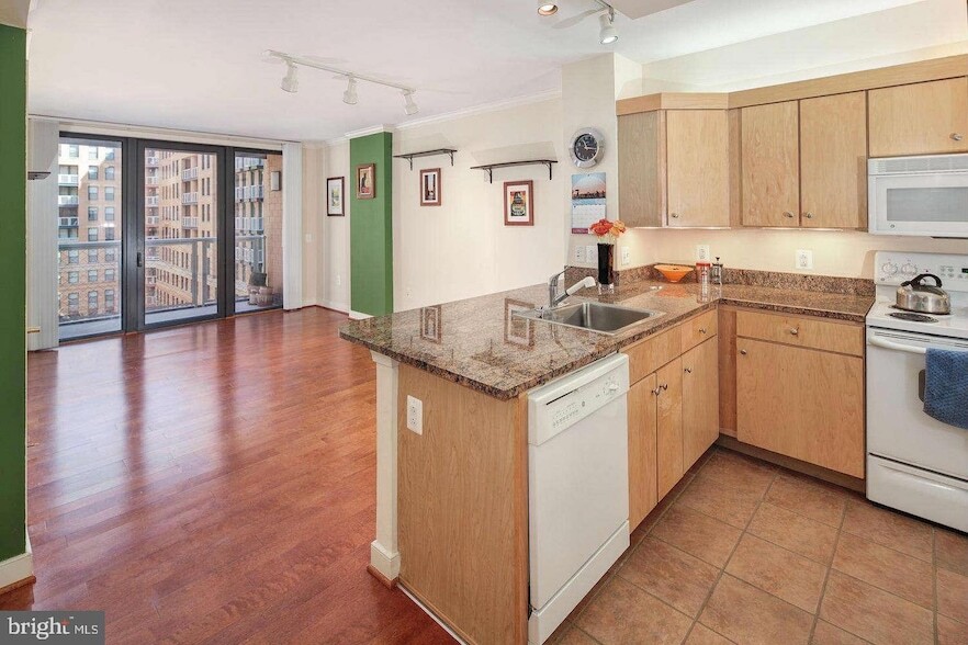 631 D St SW, Unit 636 in Washington, DC - Building Photo