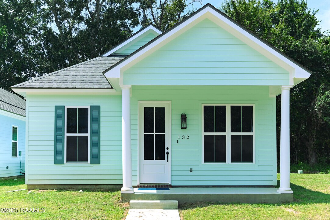 132 Banister Ct in Lafayette, LA - Building Photo