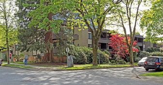 Pine Ridge in Vancouver, BC - Building Photo