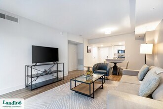 1221 S Eads St, Unit 01-0905 in Arlington, VA - Foto de edificio - Building Photo