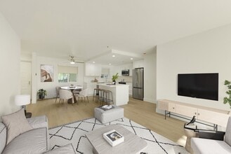 Larkspur Courts in Larkspur, CA - Building Photo - Building Photo