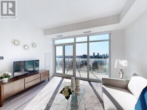 3220 Sheppard Ave E in Toronto, ON - Building Photo - Building Photo