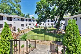 99 Peachtree Memorial Dr NW in Atlanta, GA - Building Photo