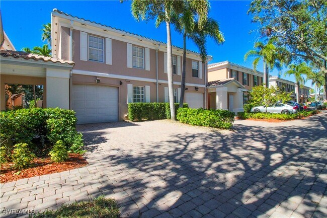 5453 Cove Cir in Naples, FL - Foto de edificio - Building Photo