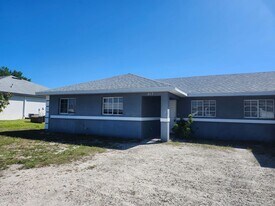 217-219 Hightower Ave S in Lehigh Acres, FL - Building Photo