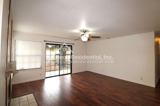 9662 Gage St in Elk Grove, CA - Foto de edificio - Building Photo