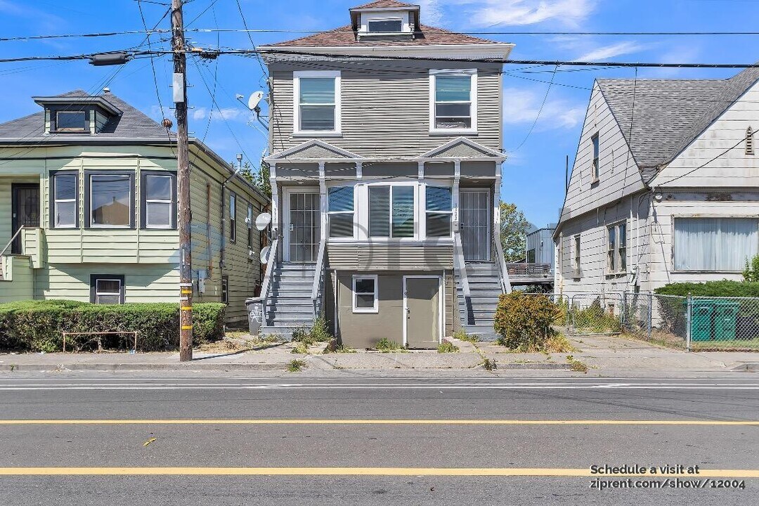 3321 Adeline St in Oakland, CA - Building Photo
