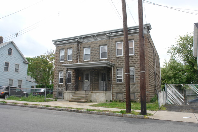 185-187 Patterson St in Perth Amboy, NJ - Foto de edificio - Building Photo