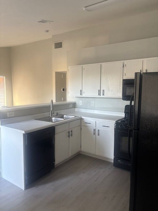 4612 Krissylouise Way in Las Vegas, NV - Building Photo - Building Photo