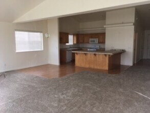 727 Divot Dr in Fernley, NV - Building Photo - Building Photo