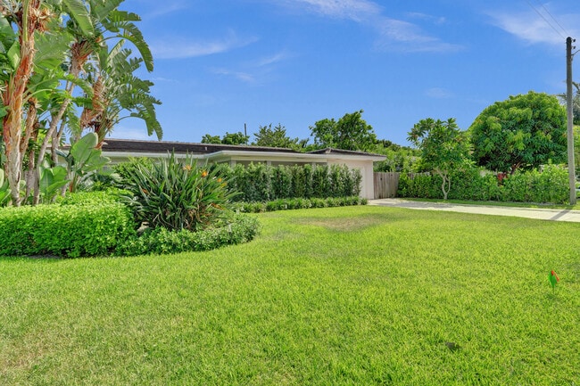 246 NE 30th St in Boca Raton, FL - Building Photo - Building Photo