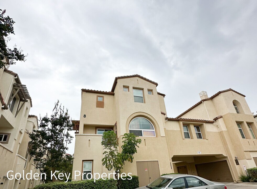 546 Almond Rd in San Marcos, CA - Building Photo