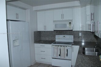 6851 SW 129th Ave in Miami, FL - Building Photo - Building Photo