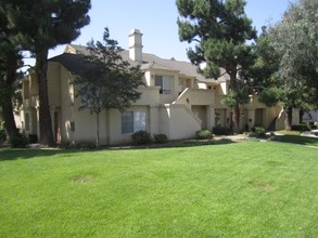 Terrace Pines Townhomes in Grand Terrace, CA - Building Photo - Building Photo