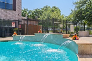 Manor at Jersey Village in Houston, TX - Building Photo