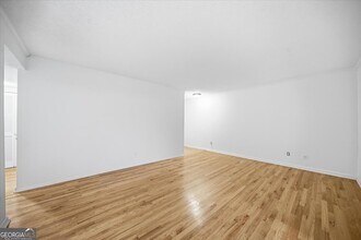 26 Arpege Way NW in Atlanta, GA - Foto de edificio - Building Photo