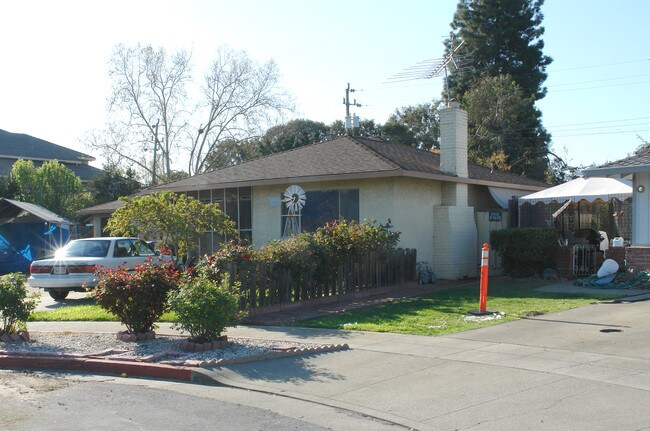 544 Shadow Ct in San Jose, CA - Foto de edificio - Building Photo